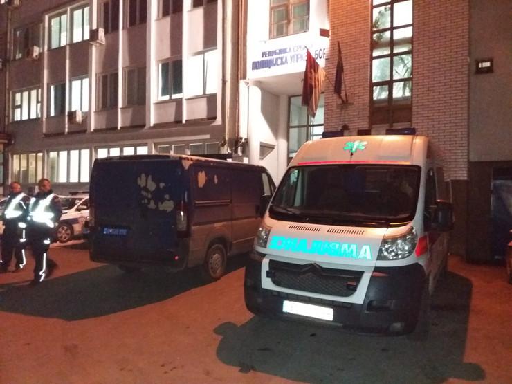 Haos u Boru: Policijsku stanicu napala grupa od 20 ljudi nakon što su privedena dva muškarca