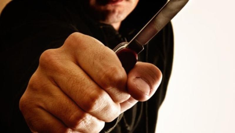 Dobrinja: Maskirani razbojnik naoružan nožem opljačkao sportsku kladionicu