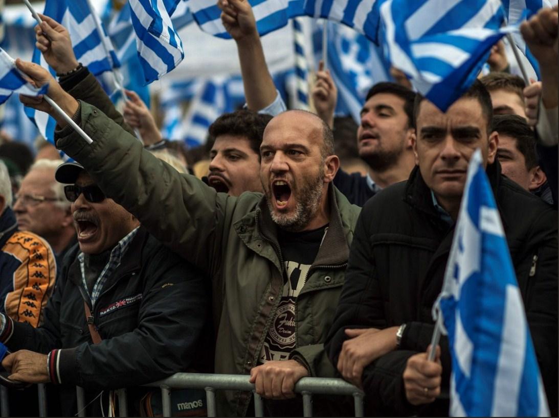 Stotine hiljada demonstranata na ulicama Atine zbog spora oko naziva Makedonije