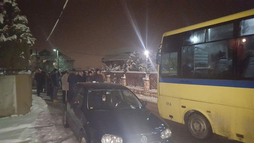 Stanovnici Kromolja blokirali saobraćajnicu zbog lošeg javnog prijevoza, intervenirala policija