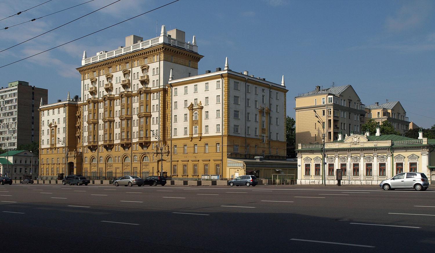 Moskva: Na adrese ambasada u kovertama stigla puderasta masa