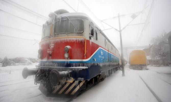 Voz koji je zapeo u Lici nakon više od 16 sati vožnje iz Splita stigao u Zagreb