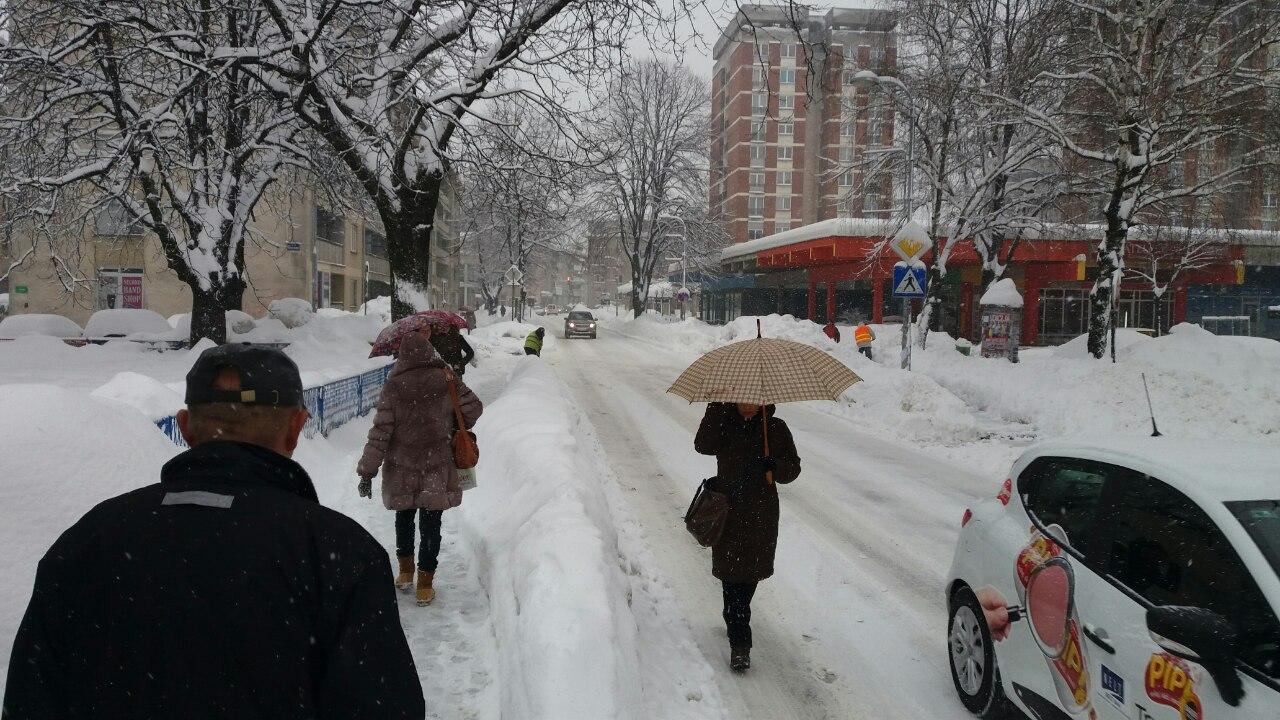 U Bihaću 82 centimetra snijega: Zatražen angažman pripadnika Oružanih snaga za pomoć u čišćenju grada