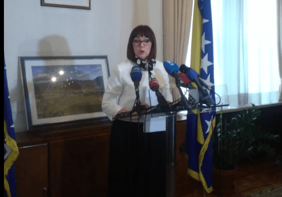 Melika Mahmutbegović o neusklađenim ustavima četiri kantona