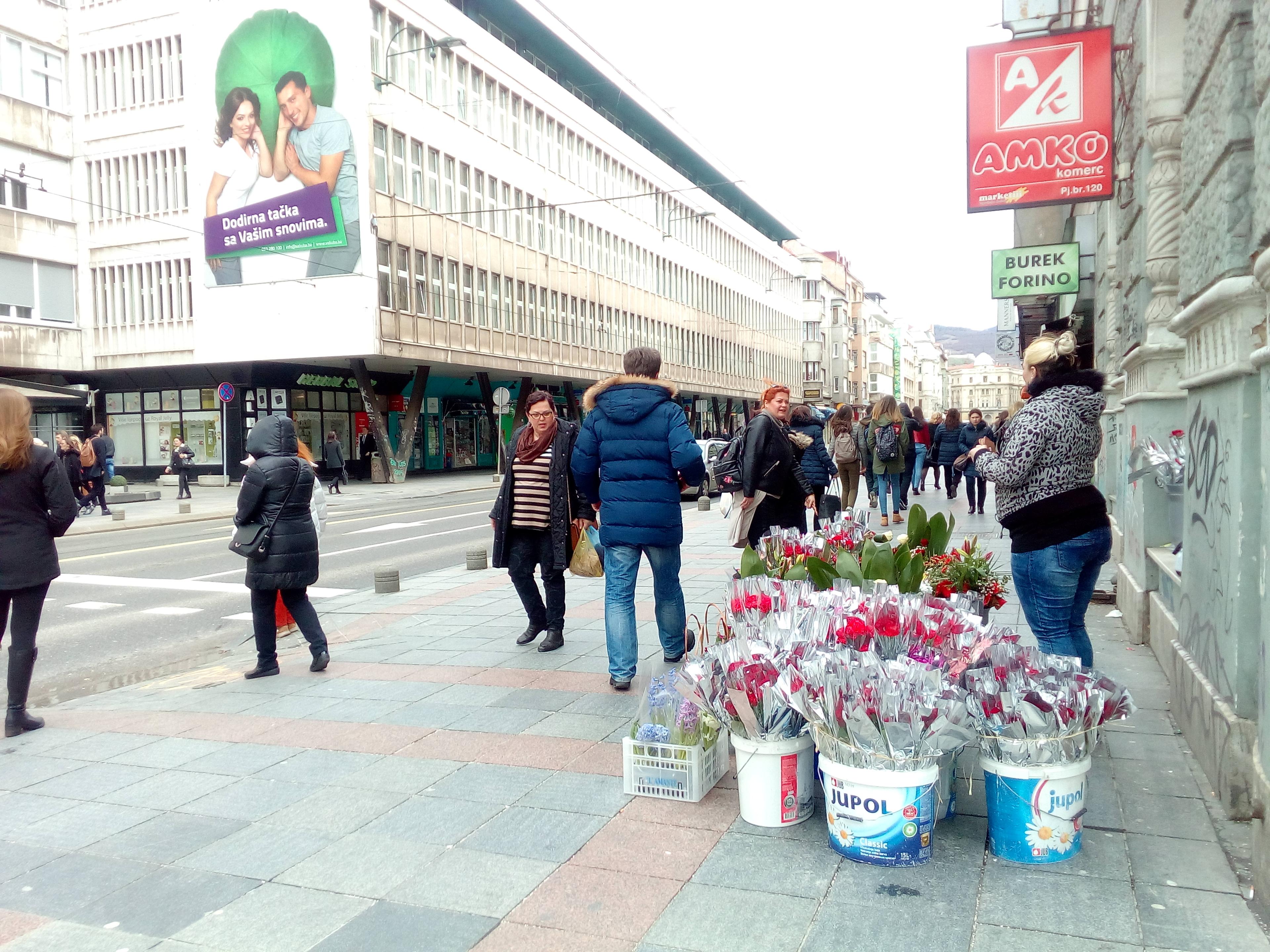 Cvijeće se prodavalo i u ulici Maršala Tita - Avaz