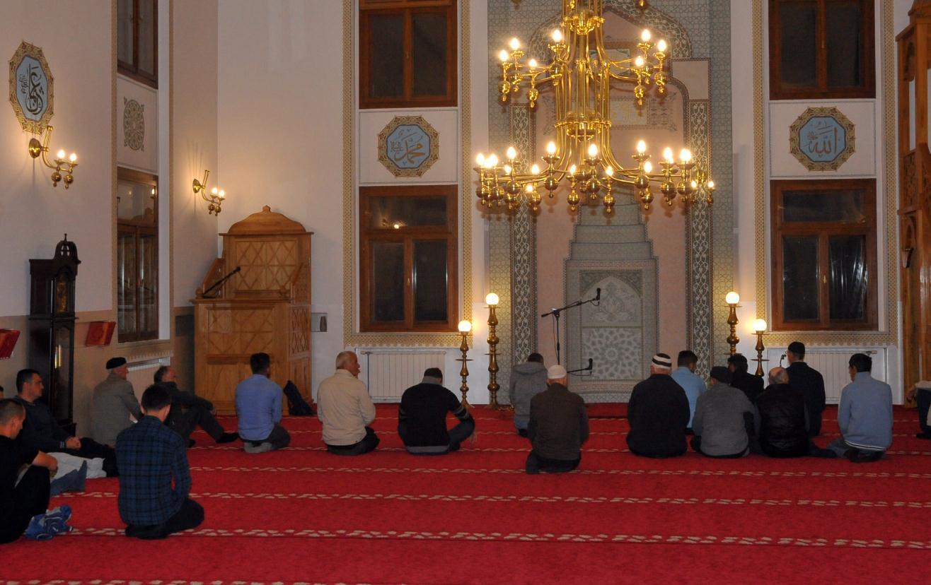 Teravih–namaz klanjan u Atik džamiji u Bijeljini