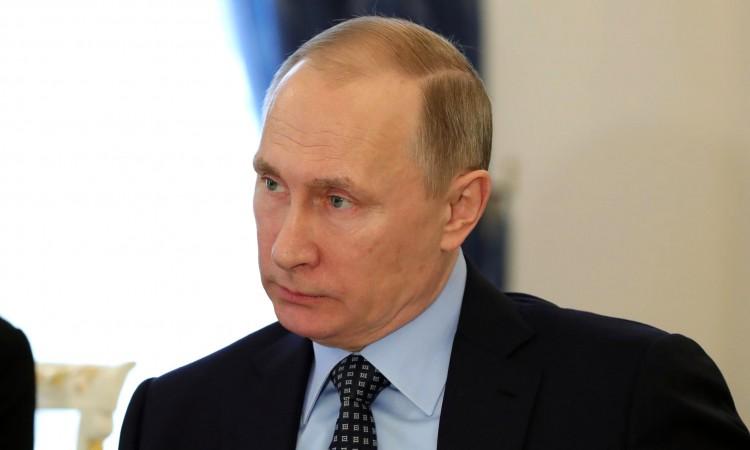 Putin: Globalna ekonomija bi mogla ući u razornu krizu