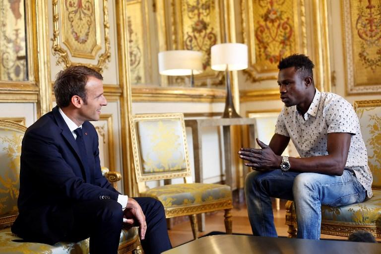 Makron primio Gasamu: Migrant koji je spasio dječaka postaje francuski državljanin