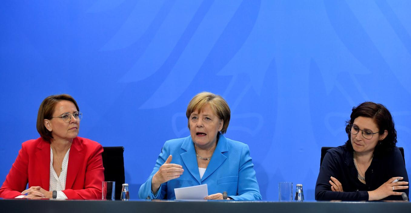 Njemački, austrijski i italijanski ministri traže "rezove" u migrantskoj politici