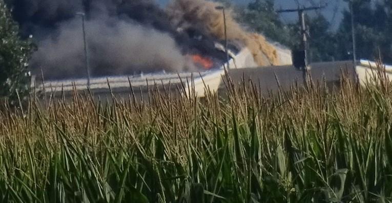 Veliki požar u Vinkovcima, vatra zahvatila PIK-ovu farmu