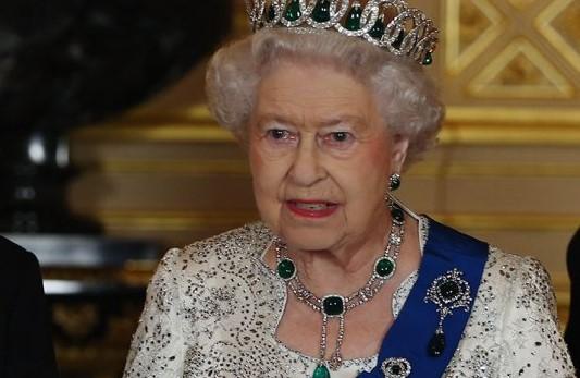 Skandal u Velikoj Britaniji: Pojavila se knjiga o prevarama i seksualnom životu kraljice Elizabete