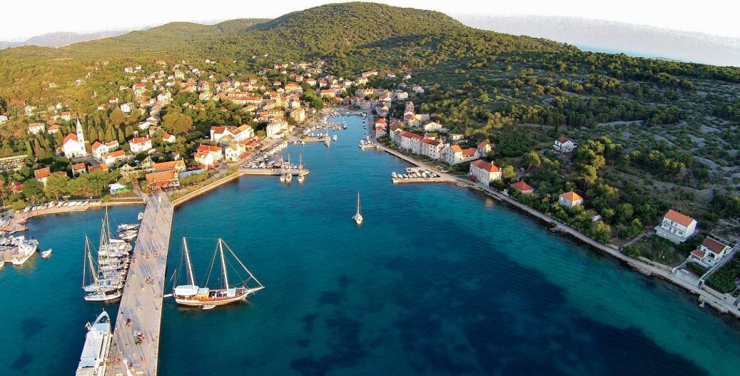Hrvatska: Helikopter se srušio u more kod otoka Zlarina, moguće da ima žrtava