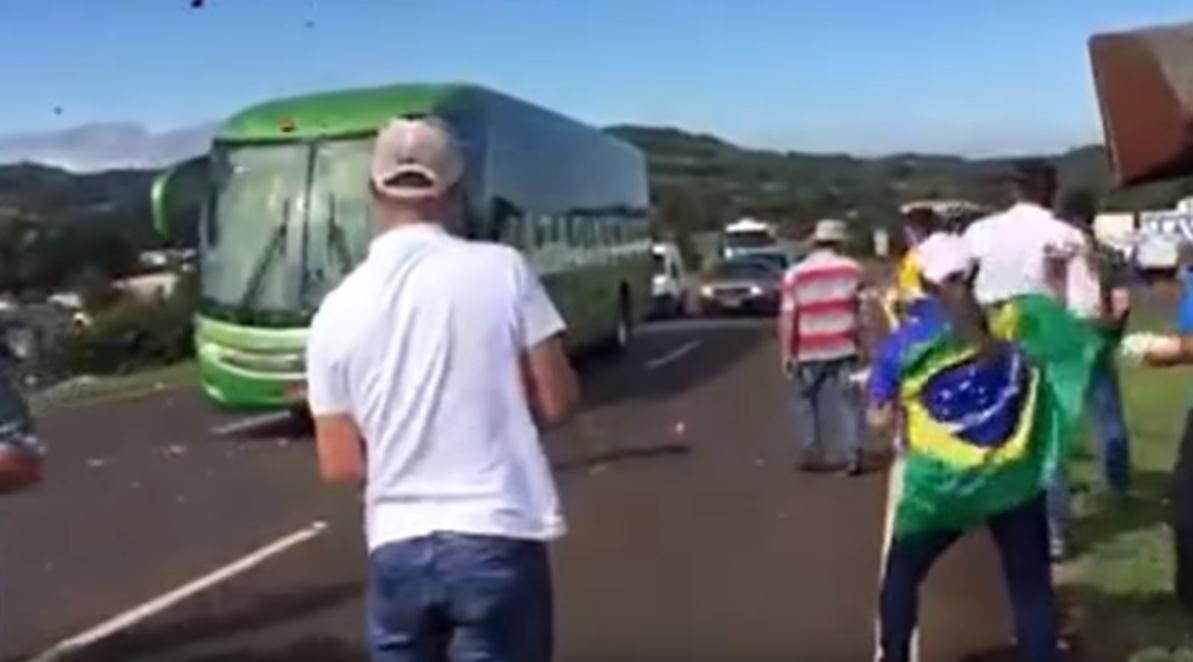 U domovini dočekani burno: Navijači kamenovali autobus sa igračima Brazila!