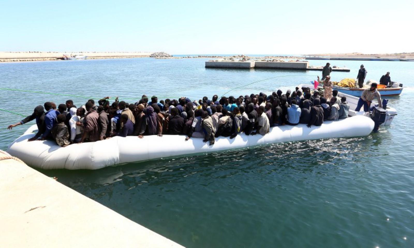Libijska mornarica spasila 574 migranta, prebačeni u prijemni centar u blizini Tripolija