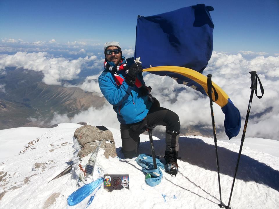Tuzlak Rade Šimić osvajanje Elbrusa posvetio komšinici koja se bori za život