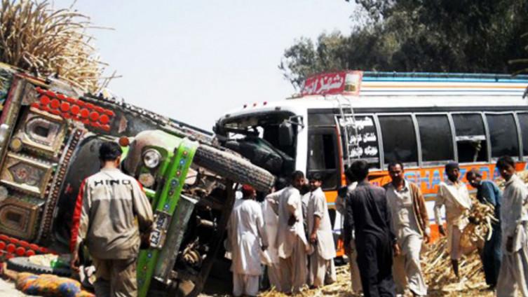 U Pakistanu u sudaru autobusa i kamiona poginulo pet osoba