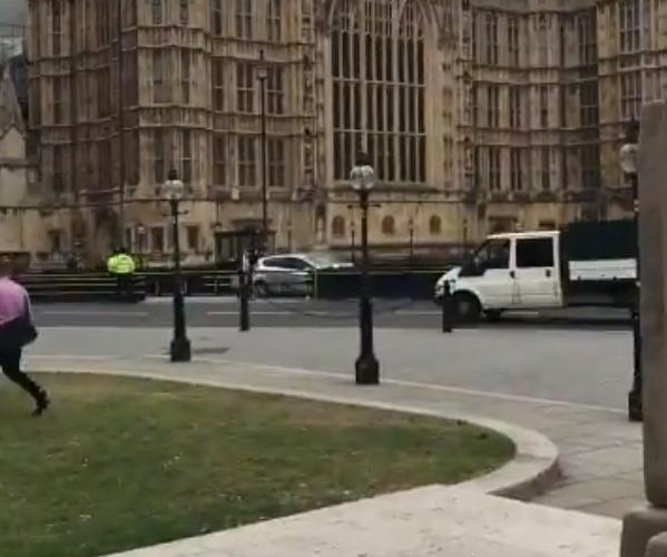 Uhapšen muškarac u Londonu, automobilom se zabio u britanski parlament