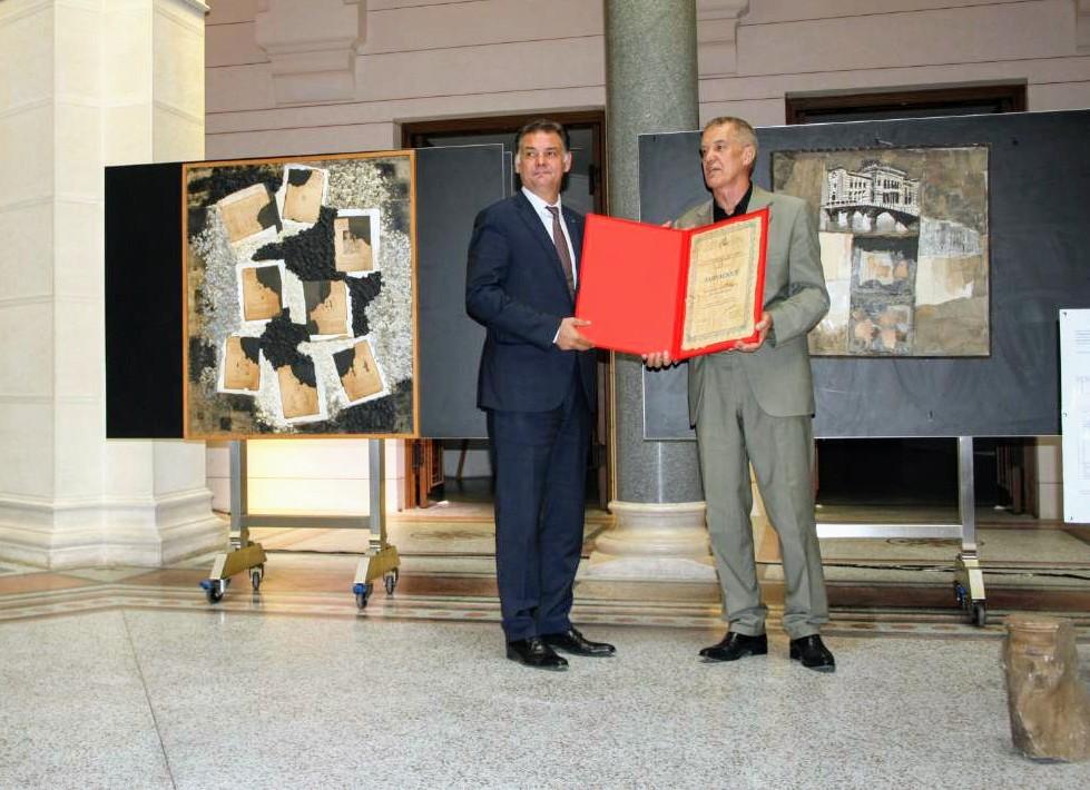 Ministru Kuriću uručena zahvalnica za podršku radu Nacionalne univerzitetske biblioteke