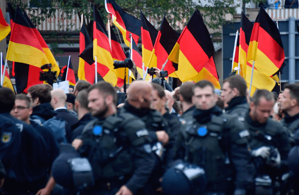 Dvojica njemačkih policajaca suspendirana zbog nacističkog pozdrava