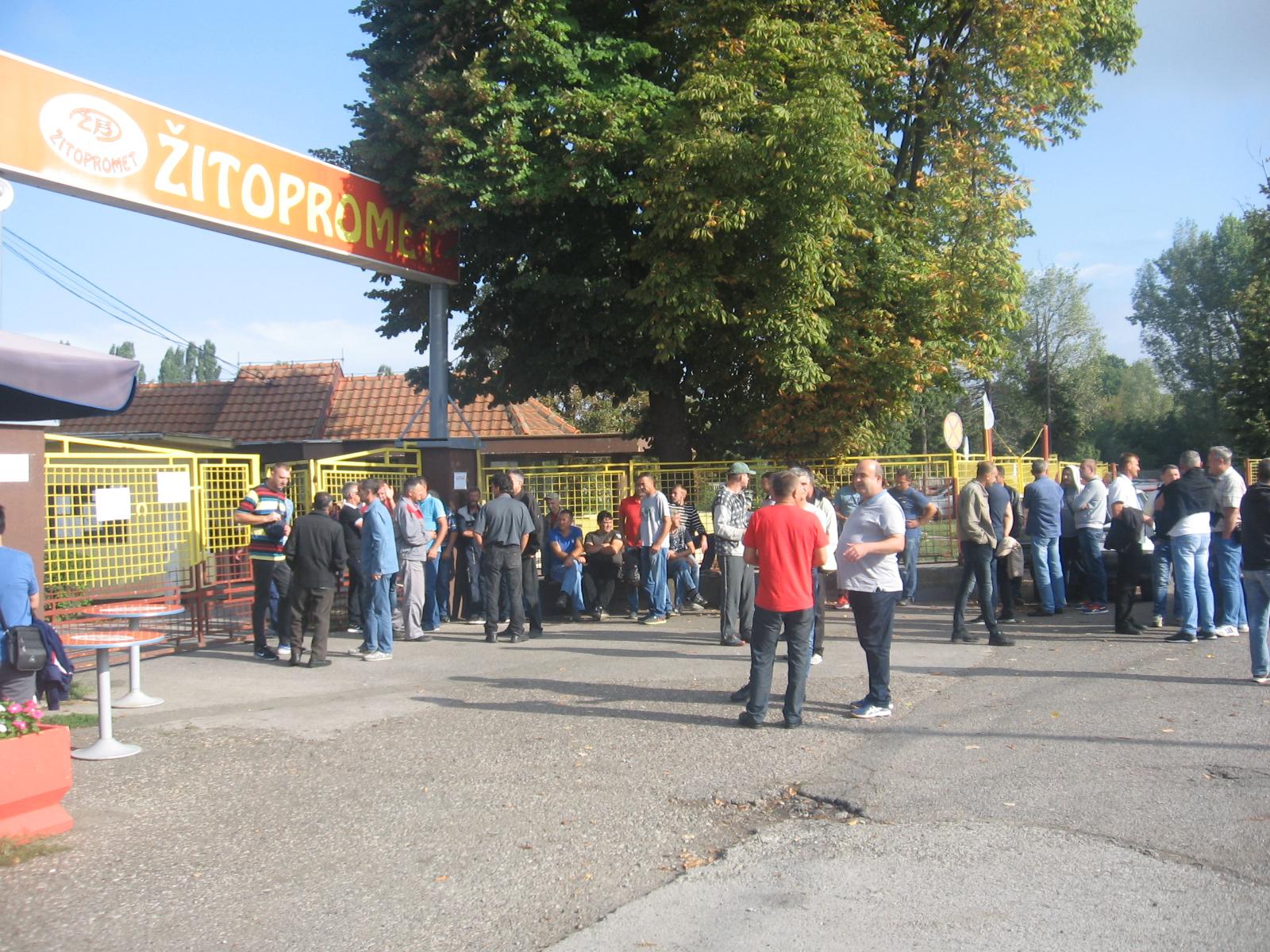 Radnici bijeljinskog “Žitoprometa” štrajkuju ispred kapije preduzeća - Avaz