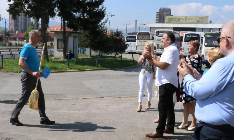 Lijanović: Prodat ćemo sva vozila političara, vozit će se gradskim prijevozom