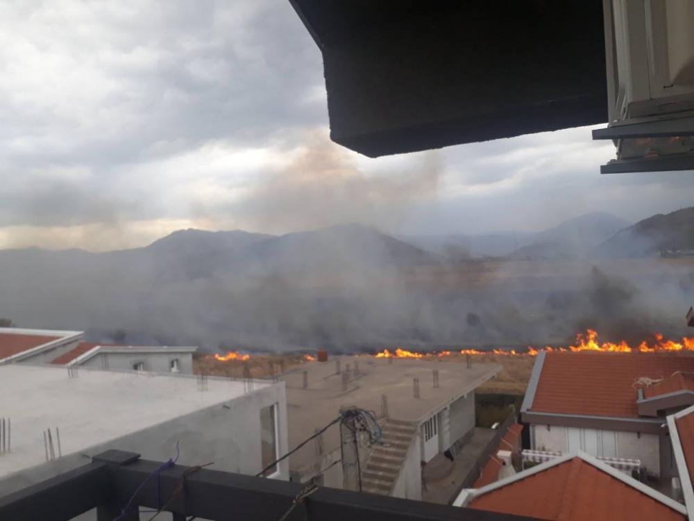 Podgorica okovana vatrom: Nakon udara groma, aktivna tri požara