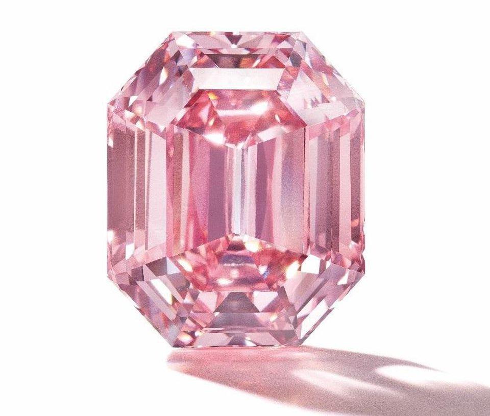 Ružičasti dijamant od gotovo 19 karata na aukciji će postići rekordnu cijenu