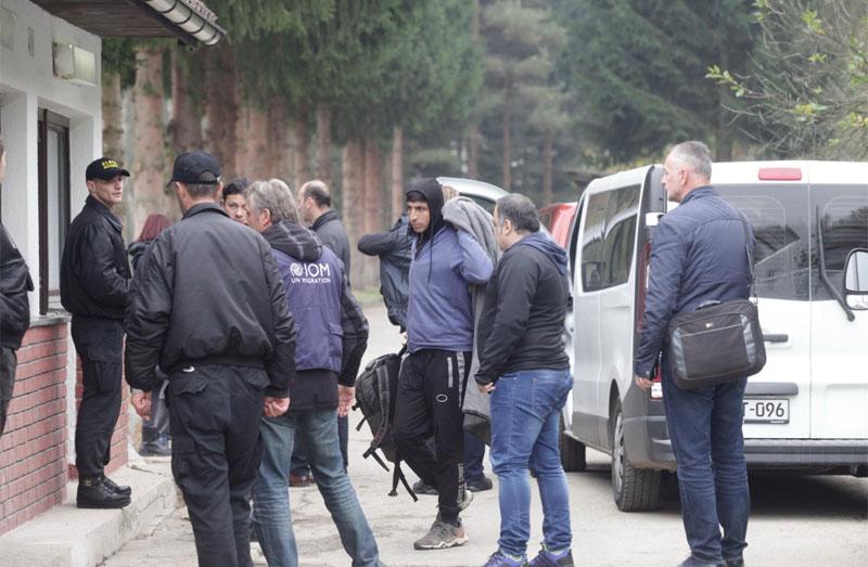 Prva grupa migranata s područja Sarajeva pristigla u kasarnu "Ušivak"