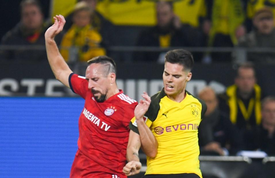 Riberi (lijevo) izgubio živce poslije poraza od Borusije Dortmunda - Avaz