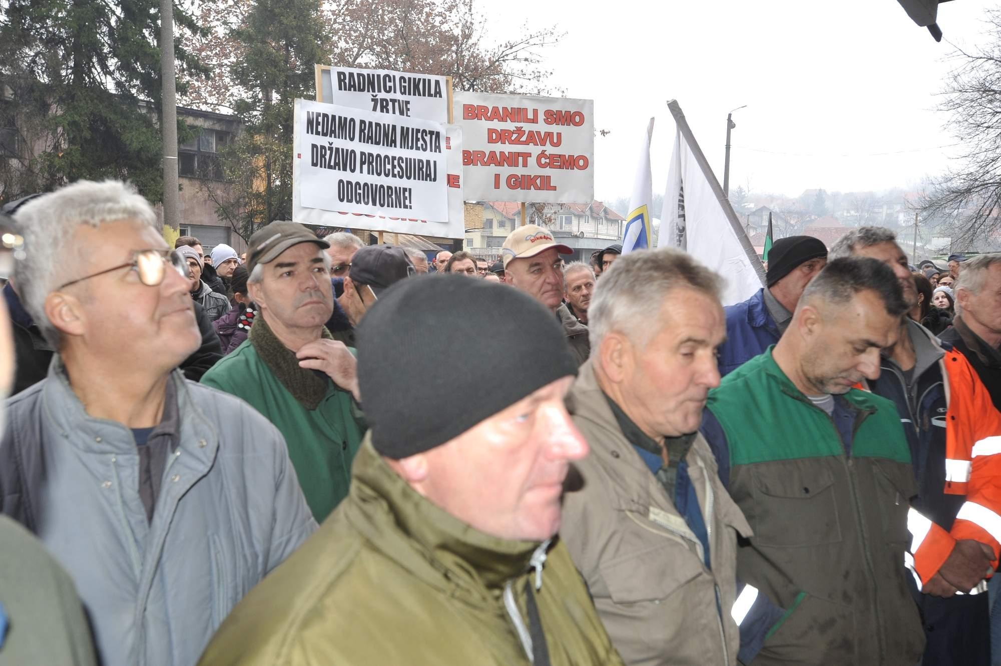 Radnici GIKIL-a danas na protestima pred Vladom FBiH