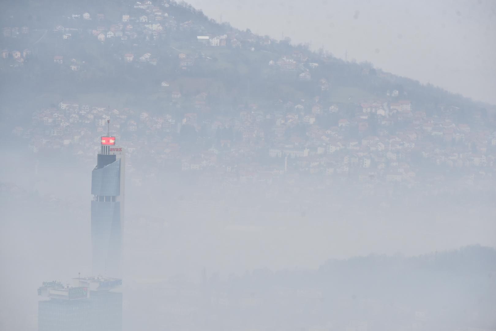 Dok se Sarajevo guši u smogu, stručnjaci i ljekari savjetuju: Najbolje da se ne izlazi iz kuće
