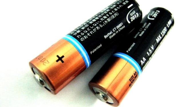 Baterije postaju iznimno opasne kad dođu u dodir sa sluznicom unutar usta, grla ili nosa - Avaz