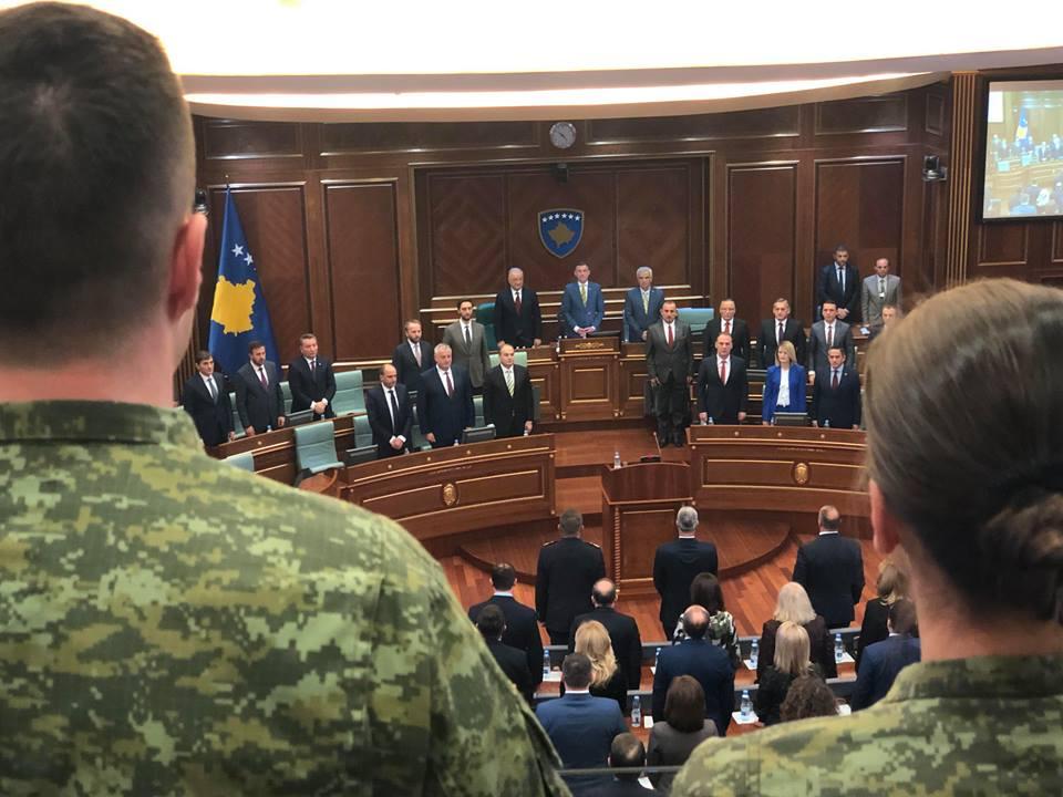 Formirana vojska Kosova: Poslanici uz aplauz usvojili zakone, vojnici umarširali u parlament