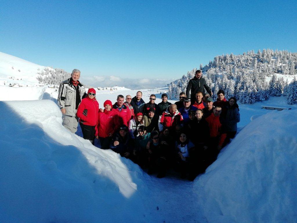 Planinari se probijali kroz duboki snijeg - Avaz