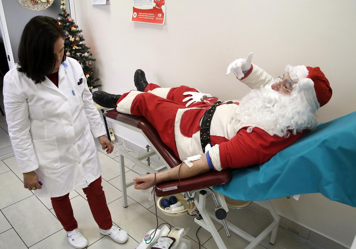 Trebinje: Djeda Mraz darovao kapi života
