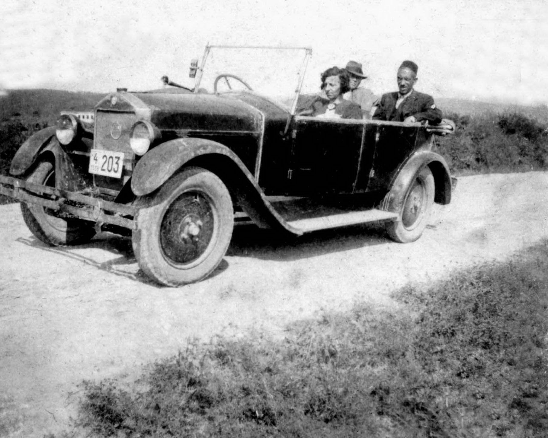 Bajazit (lijevo) na zadnjem sjedištu automobila kupljenog u Gracu - Avaz