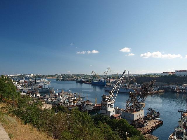 Protupodmornički brod stigao u luku Sevastopolj