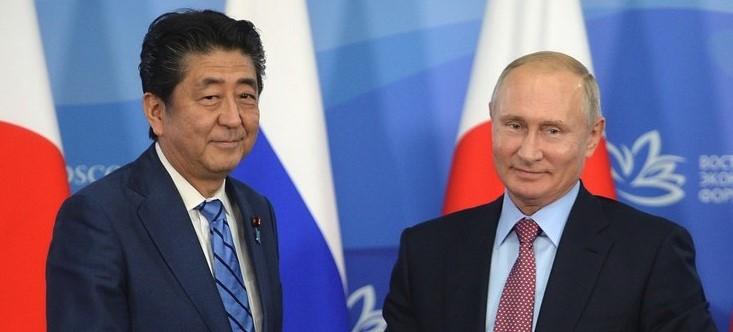 Šinzo Abe i Vladimir Putin - Avaz