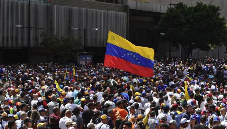 U toku antivladinih protesta u Venecueli 12 poginulih