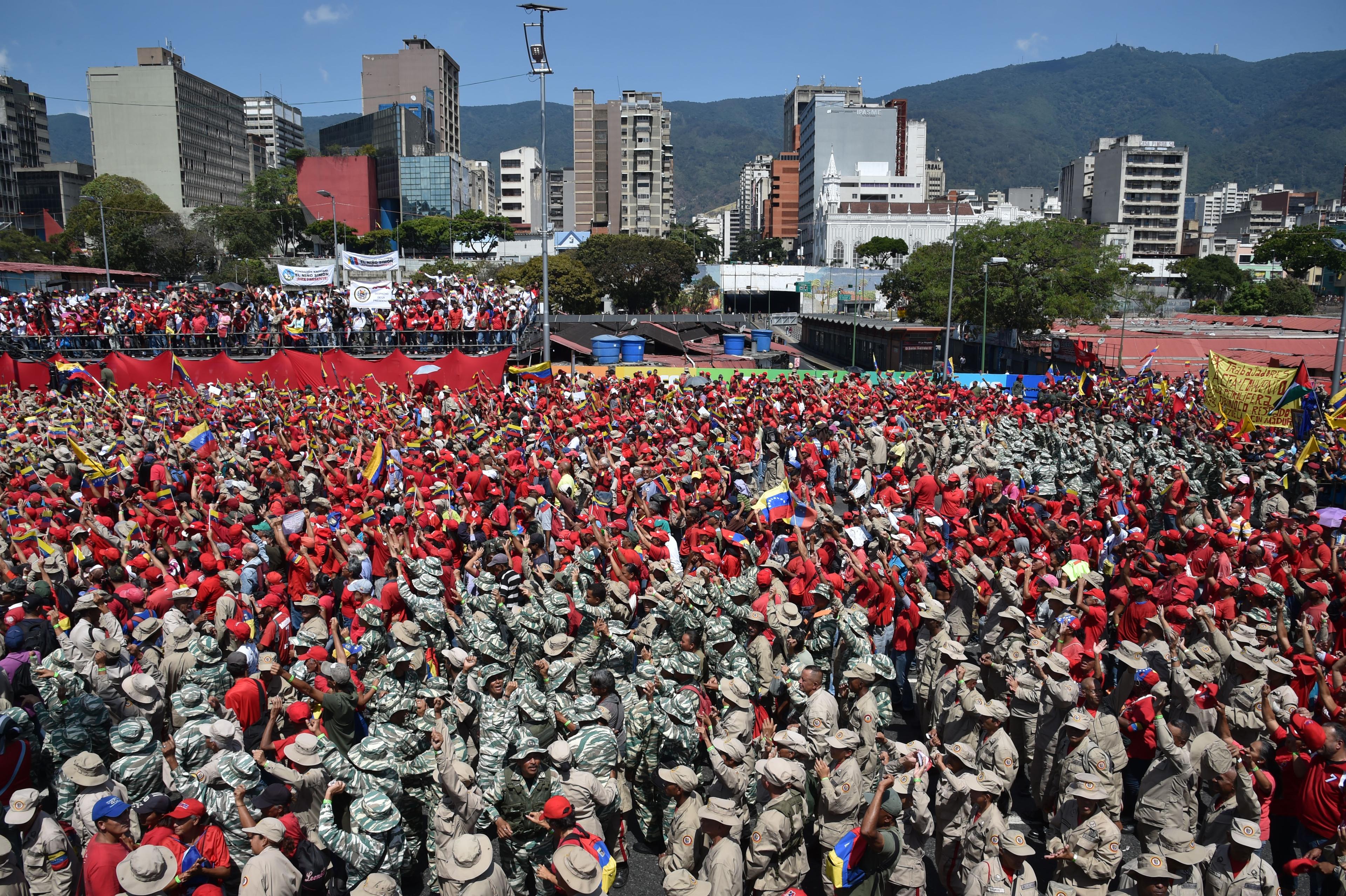Hiljade građana na skupovima za i protiv vlasti legitimnog predsjednika Venecuele Nikolasa Madura