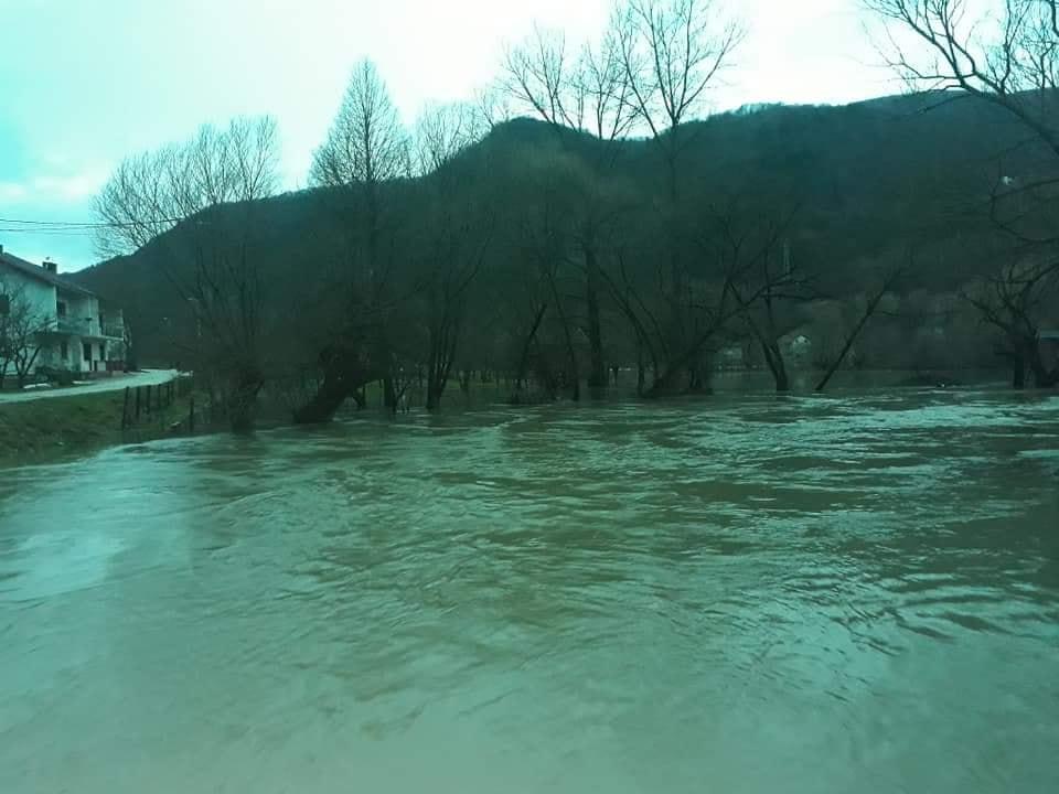 Rijeka Pliva se izlila na području općine Jezero - Avaz