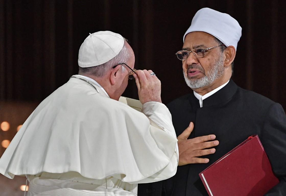 Papa Franjo i veliki imam El-Tajeb potpisali historijsku deklaraciju bratstva