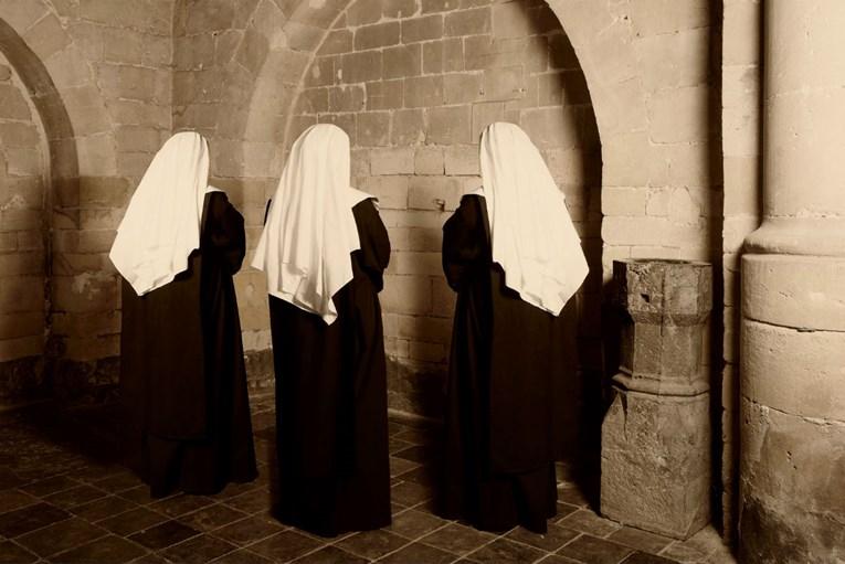Ispovijesti časnih sestara koje su silovali svećenici: Bog želi da šutim