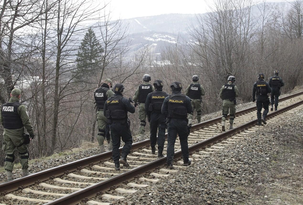Potraga za Gačićem se intenzivira, patrole na nekoliko lokacija, u Sarajevo stiže još 130 policajaca