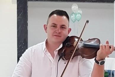 Tomislav Andrić iz Žepča, iako bez prstiju, uspješan je violinista