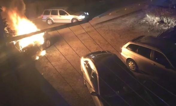 Izgorio automobil na Ilidži, vatrogasci spriječili širenje vatre