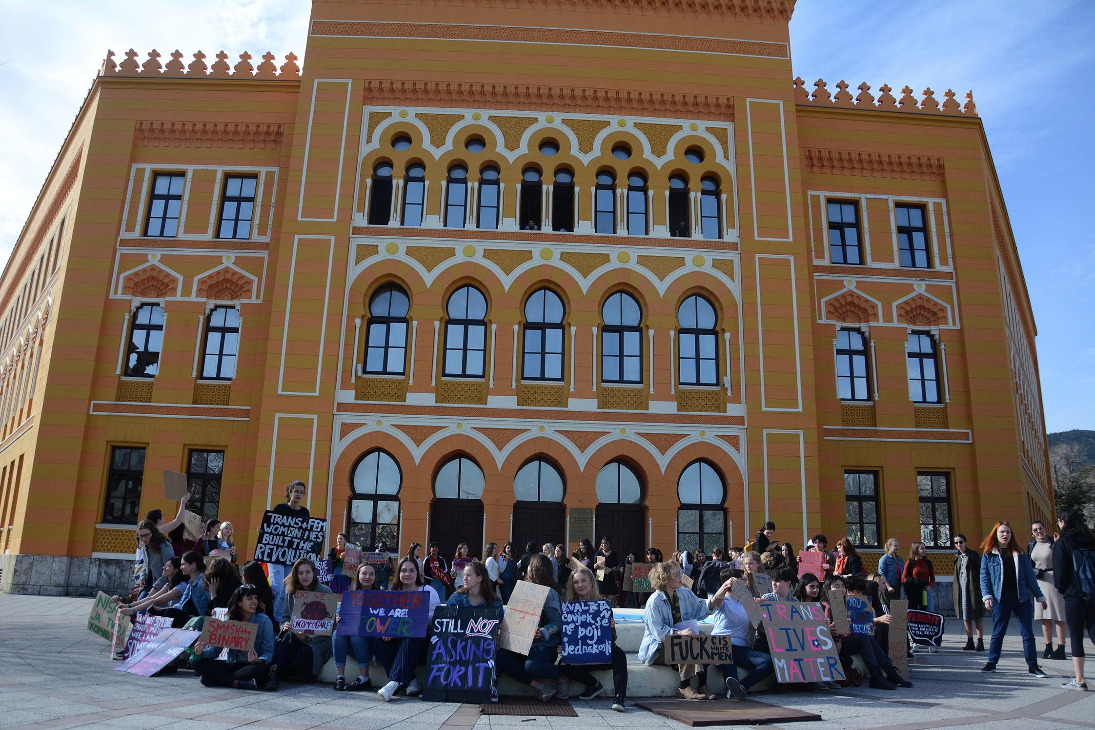 Dan žena u gradu na Neretvi: Mostarci kao pravi romantičari