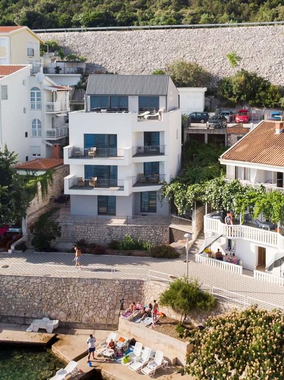Neum: Trospratnica sa osam apartmana i privatnom plažom plaćena 450.000 eura, nekada se zvala "Arnautović", a sada "Gabriel" - Avaz