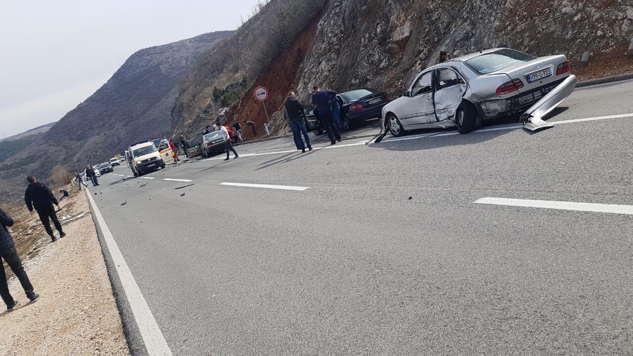 Stravična nesreća kod Mostara: Jedna osoba poginula, saobraćaj potpuno blokiran