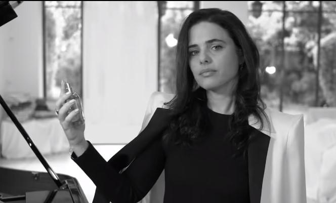 Izraelska ministrica u predizbornom spotu šprica se parfemom "Fašizam"